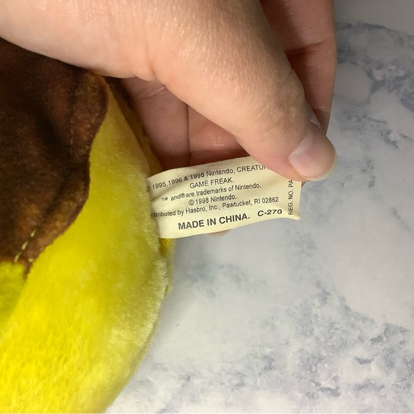 < Vintage 1998 Nintendo Talking I Choose You Pikachu Plush > - Picture 3 of 3